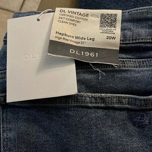 NWT DL Vintage jeans.Slightly distressed/ high wasted/ wide leg
